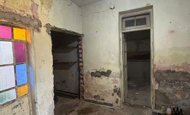 Terreno con Construcción a Refaccionar en Martín Zapata 2700 – Oportunidad Real para Inversores