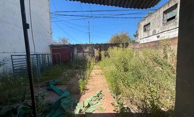 Terreno con Construcción a Refaccionar en Martín Zapata 2700 – Oportunidad Real para Inversores