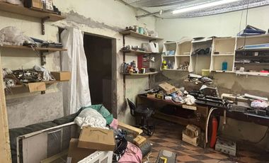 Terreno con Construcción a Refaccionar en Martín Zapata 2700 – Oportunidad Real para Inversores