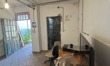 Terreno con Construcción a Refaccionar en Martín Zapata 2700 – Oportunidad Real para Inversores