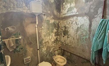 Terreno con Construcción a Refaccionar en Martín Zapata 2700 – Oportunidad Real para Inversores