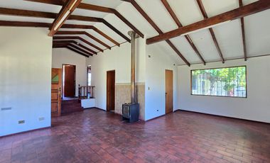 Casa 3 dorm, 2 baños con gran terreno Calle Olea / Isla de Maipo