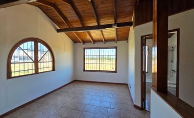 Casa 3 dorm, 2 baños con gran terreno Calle Olea / Isla de Maipo