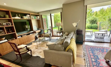 Departamento En Venta En Golf De Manquehue Con Jardín