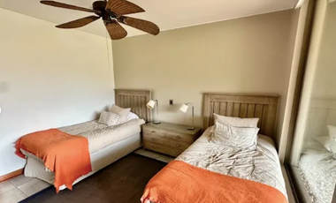 Departamento En Venta En Golf De Manquehue Con Jardín