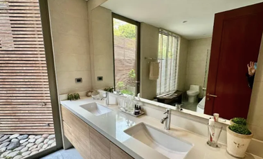 Departamento En Venta En Golf De Manquehue Con Jardín