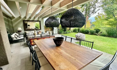 Departamento En Venta En Golf De Manquehue Con Jardín