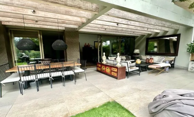 Departamento En Venta En Golf De Manquehue Con Jardín