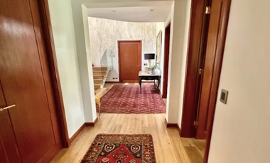 Departamento En Venta En Golf De Manquehue Con Jardín