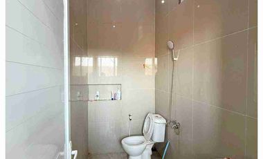 DIJUAL TANPA BASA-BASI RUMAH KOMERSIL 2 LANTAI DIPERUMAHAN VILLA KEDAMAIAN ASRI MANDIRI