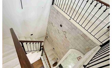 DIJUAL TANPA BASA-BASI RUMAH KOMERSIL 2 LANTAI DIPERUMAHAN VILLA KEDAMAIAN ASRI MANDIRI