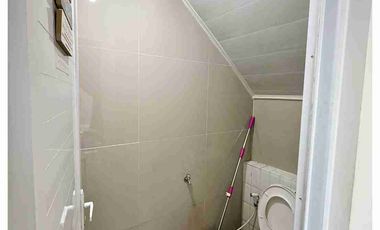 DIJUAL TANPA BASA-BASI RUMAH KOMERSIL 2 LANTAI DIPERUMAHAN VILLA KEDAMAIAN ASRI MANDIRI