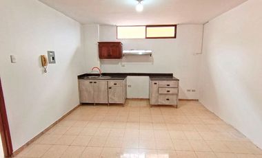 Alquiler de Suite 2 Ambientes en 1er Piso - Av Hno. Miguel Cerca a Aeropuerto de Guayaquil y Mall del Sol.