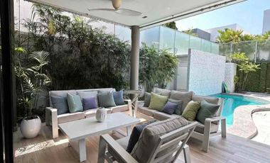 Venta de hermosa casa moderna remodelada en Urb. Arrecife, Isla Mocolí