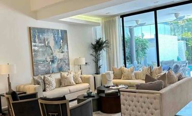 Venta de hermosa casa moderna remodelada en Urb. Arrecife, Isla Mocolí