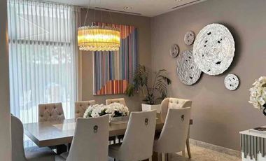 Venta de hermosa casa moderna remodelada en Urb. Arrecife, Isla Mocolí