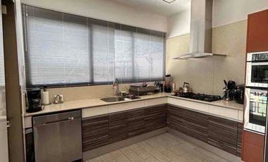 Venta de hermosa casa moderna remodelada en Urb. Arrecife, Isla Mocolí