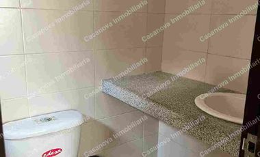 Renta de hermosa casa en Casa Laguna, cerca al nuevo comisariato del vial 1.