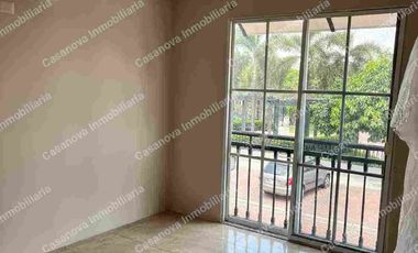 Renta de hermosa casa en Casa Laguna, cerca al nuevo comisariato del vial 1.