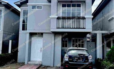 Renta de hermosa casa en Casa Laguna, cerca al nuevo comisariato del vial 1.