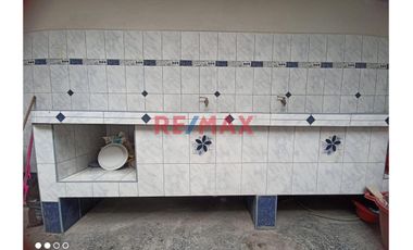 1145787 Casa Con 3 Deparatmentos Y Local Al Lado De Parque