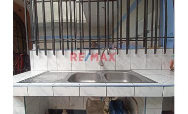 1145787 Casa Con 3 Deparatmentos Y Local Al Lado De Parque