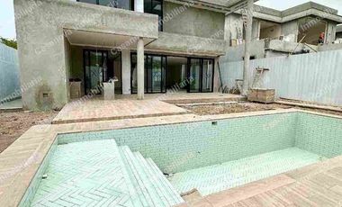 Venta de hermosa casa en Isla Mocoli. Península