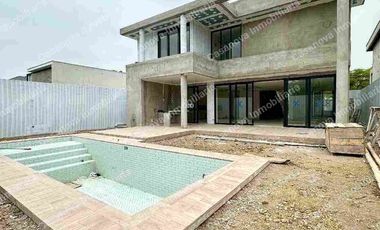 Venta de hermosa casa en Isla Mocoli. Península