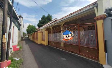 Disewakan Rumah berhalaman luas di pusat kota Cirebon cocok buat Kantor