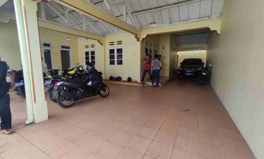 Disewakan Rumah berhalaman luas di pusat kota Cirebon cocok buat Kantor