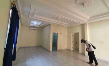 Disewakan Rumah berhalaman luas di pusat kota Cirebon cocok buat Kantor