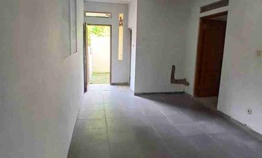 DISEWAKAN RUMAH POSISI HOOK DI SEKTOR 5, DEKAT STAN BINTARO JAYA