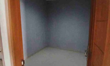 DISEWAKAN RUMAH POSISI HOOK DI SEKTOR 5, DEKAT STAN BINTARO JAYA