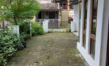 DISEWAKAN RUMAH POSISI HOOK DI SEKTOR 5, DEKAT STAN BINTARO JAYA