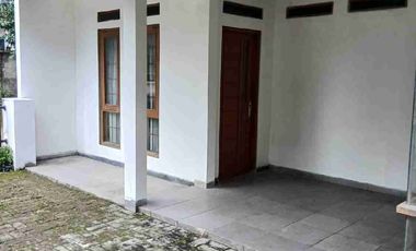 DISEWAKAN RUMAH POSISI HOOK DI SEKTOR 5, DEKAT STAN BINTARO JAYA
