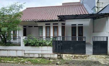 DISEWAKAN RUMAH POSISI HOOK DI SEKTOR 5, DEKAT STAN BINTARO JAYA