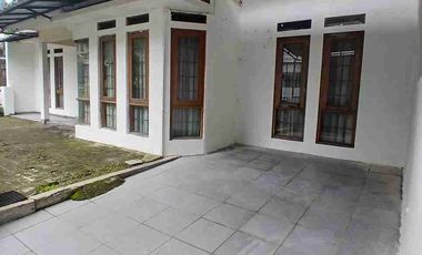 DISEWAKAN RUMAH POSISI HOOK DI SEKTOR 5, DEKAT STAN BINTARO JAYA