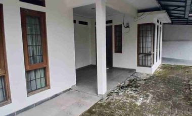 DISEWAKAN RUMAH POSISI HOOK DI SEKTOR 5, DEKAT STAN BINTARO JAYA