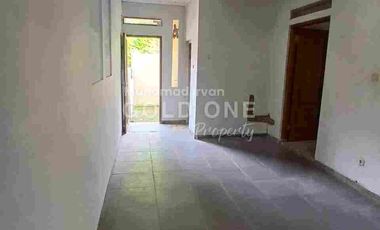 DISEWAKAN RUMAH POSISI HOOK DI SEKTOR 5, DEKAT STAN BINTARO JAYA