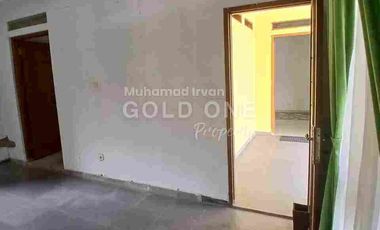 DISEWAKAN RUMAH POSISI HOOK DI SEKTOR 5, DEKAT STAN BINTARO JAYA