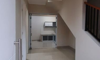 FOR RENT Rumah 2 Lantai Sudah Renovasi Total di Fortune Terrace, Graha Raya