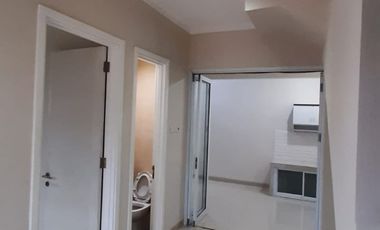FOR RENT Rumah 2 Lantai Sudah Renovasi Total di Fortune Terrace, Graha Raya