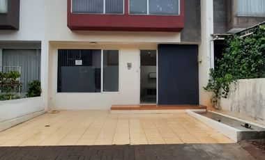 FOR RENT Rumah 2 Lantai Sudah Renovasi Total di Fortune Terrace, Graha Raya