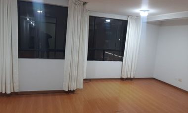 Bajo De Precio. Se Vende Lindo Dpto. Flat De 98 M2 (5To. Piso), En Urb. Santa Beatriz-Lima