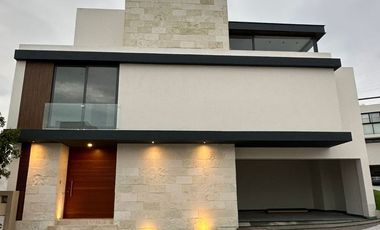 Casa en venta en una de las más exclusivas privadas Lomas del Pedregal