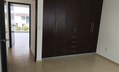 CASA DOS RECAMARAS EN RENTA UBICADA EN PRIVADA VIVALDI INVIERNO EN LOMAS DE GRAN JARDÍN DE LEÓN GTO