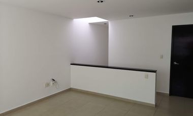 CASA DOS RECAMARAS EN RENTA UBICADA EN PRIVADA VIVALDI INVIERNO EN LOMAS DE GRAN JARDÍN DE LEÓN GTO