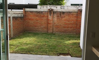 CASA DOS RECAMARAS EN RENTA UBICADA EN PRIVADA VIVALDI INVIERNO EN LOMAS DE GRAN JARDÍN DE LEÓN GTO