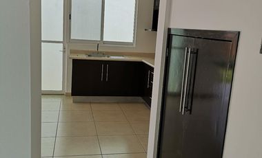 CASA DOS RECAMARAS EN RENTA UBICADA EN PRIVADA VIVALDI INVIERNO EN LOMAS DE GRAN JARDÍN DE LEÓN GTO