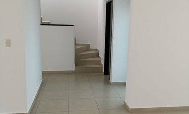 CASA DOS RECAMARAS EN RENTA UBICADA EN PRIVADA VIVALDI INVIERNO EN LOMAS DE GRAN JARDÍN DE LEÓN GTO